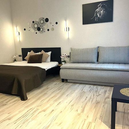 Leo Apartment Obchodna - Delux براتسيلافا المظهر الخارجي الصورة